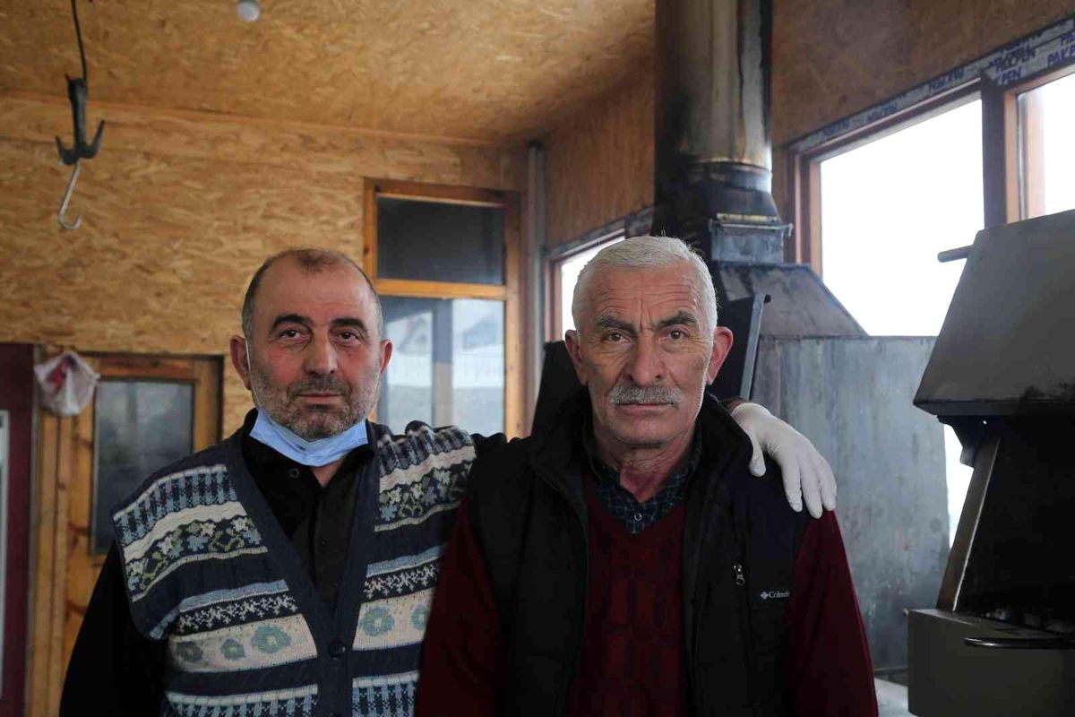Demirel ve Özal\'dan bu yana bütün devlet adamlarının fotoğraflarını tesisinde sergiliyor