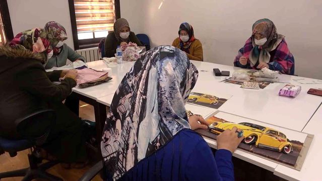 Ev kadınları hem öğreniyor hem de ev ekonomisine katkı sağlıyor