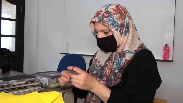 Ev kadınları hem öğreniyor hem de ev ekonomisine katkı sağlıyor
