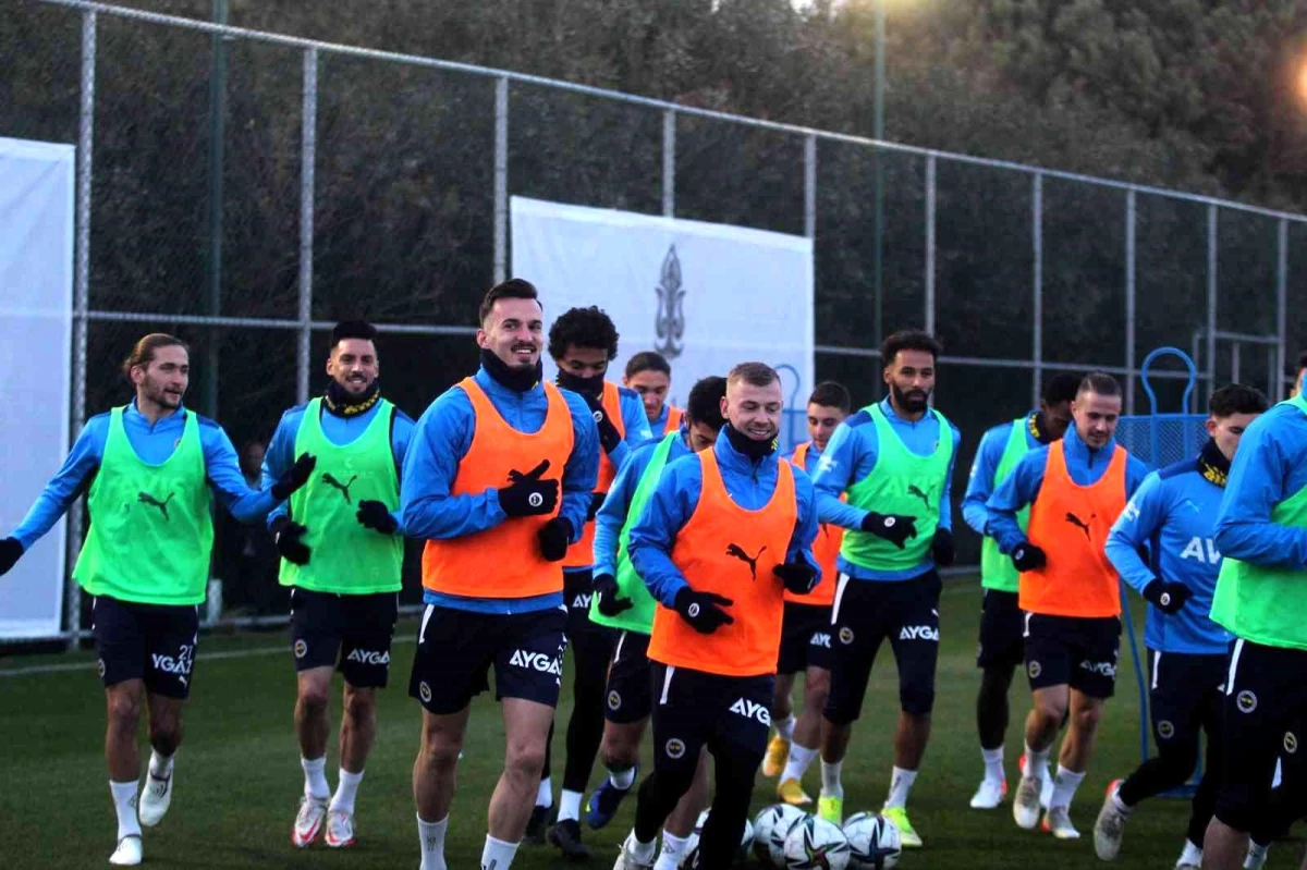 Fenerbahçe Antalya\'da ilk antrenmanını gerçekleştirdi