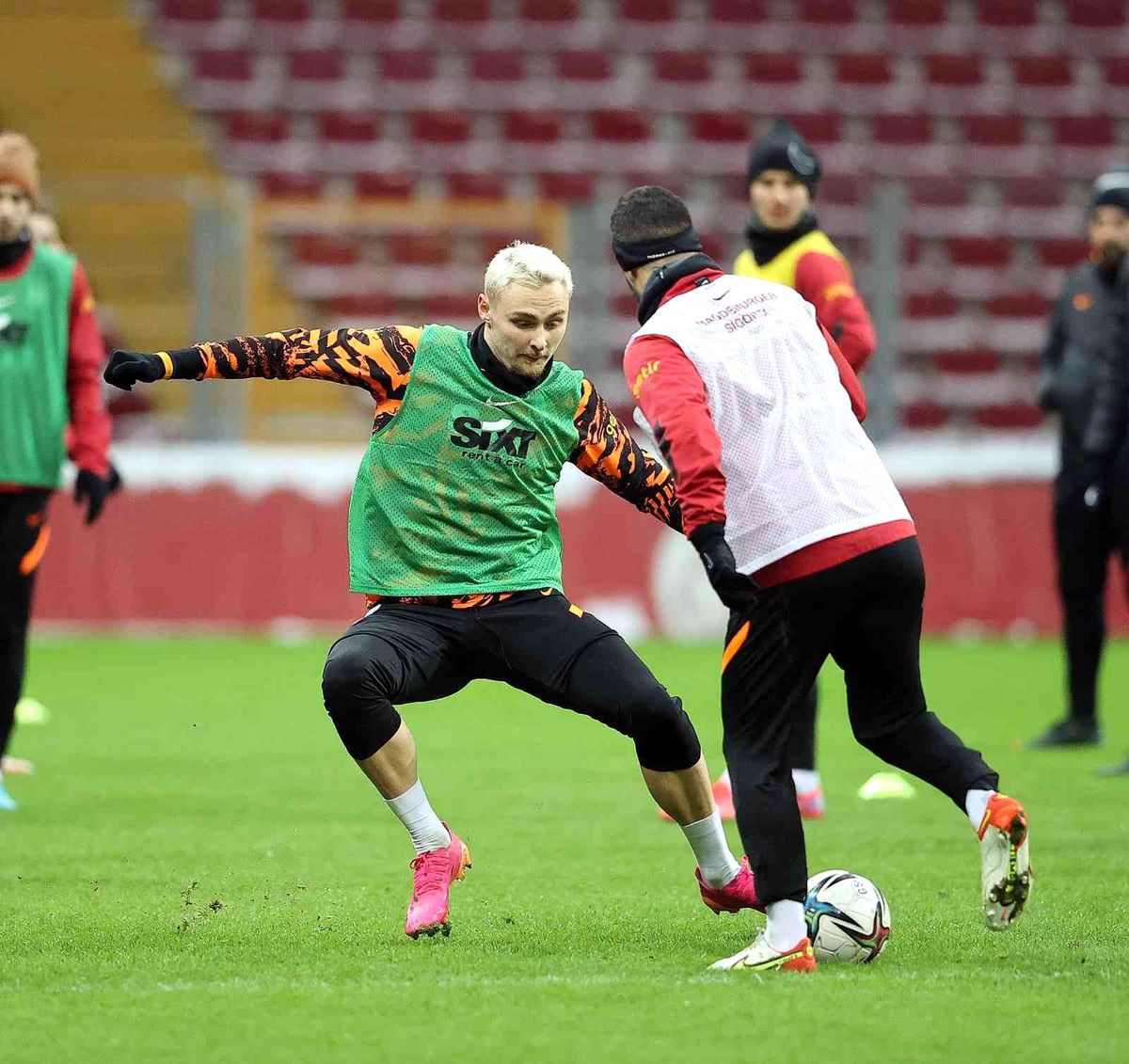 Galatasaray, çift antrenmanla günü tamamladı