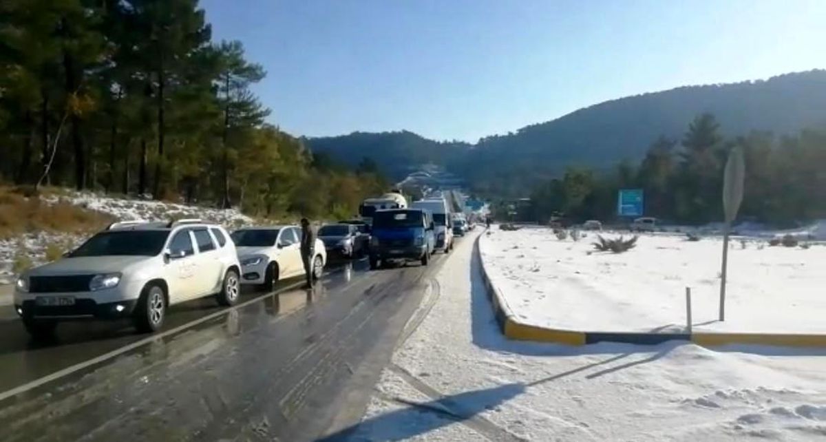 Göcek Tüneli\'nde trafik akışı durdu