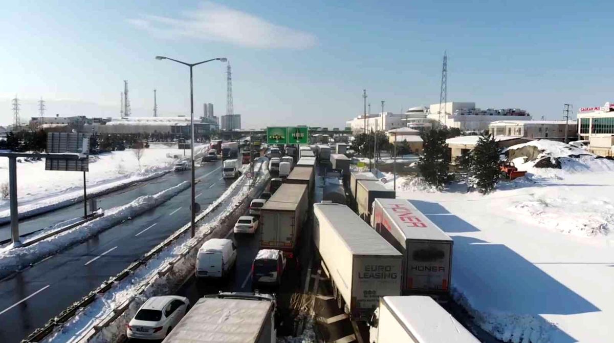 Hadımköy gişelerde yaşanan trafik yoğunluğu havadan görüntülendi