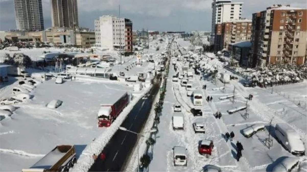 İstanbul\'da sürücülerin Hadımköy\'deki mağduriyeti sürüyor