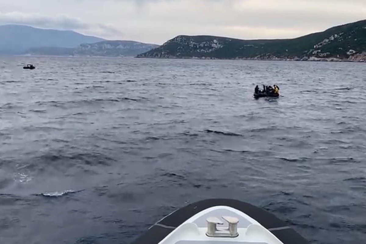 İzmir açıklarında 40 düzensiz göçmen kurtarıldı