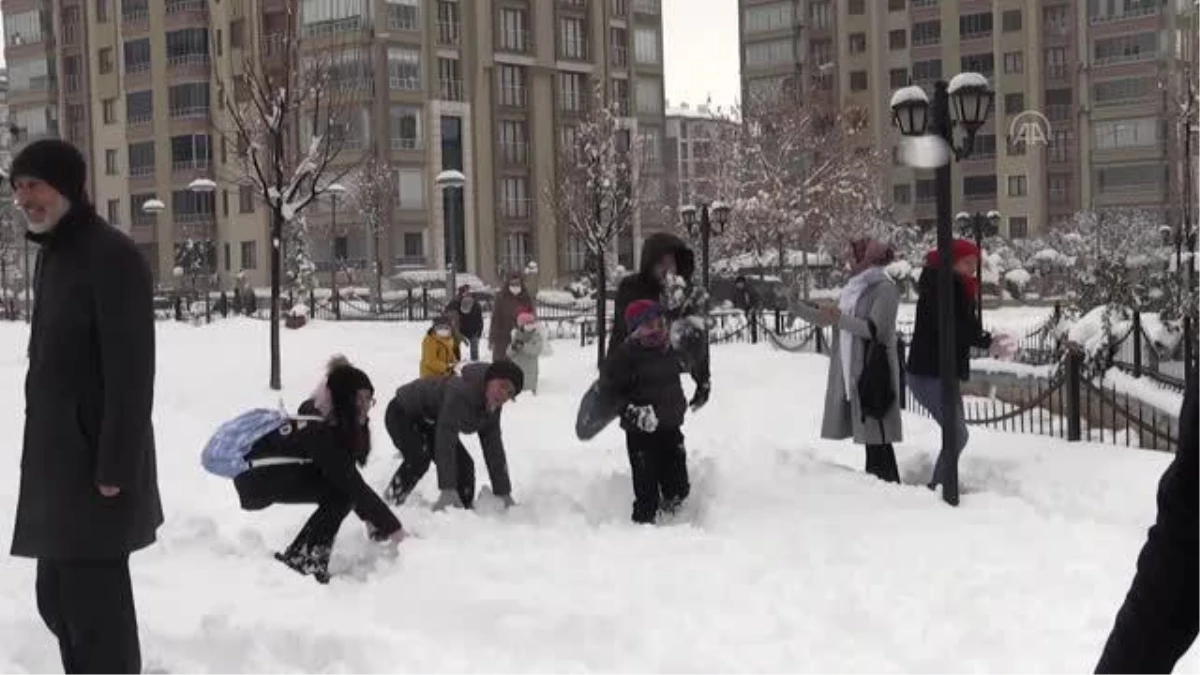 'Kartopu ve Kardan Adam Şenlikleri' - Yeşilyurt Belediye Başkanı Çınar'a ekinlikte kar topu atıldı