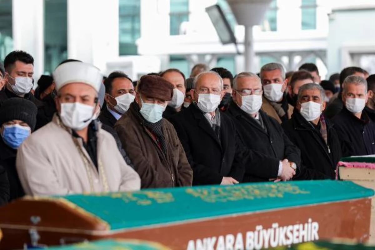 Kılıçdaroğlu, iktisatçı Ekzen\'in cenaze törenine katıldı