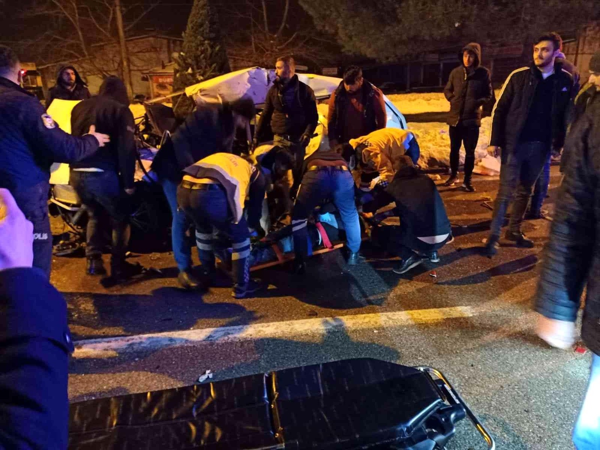 Son dakika haberi | \'Kırmızı ışık\' ihlali kaza getirdi: 1 ölü, 1 yaralı