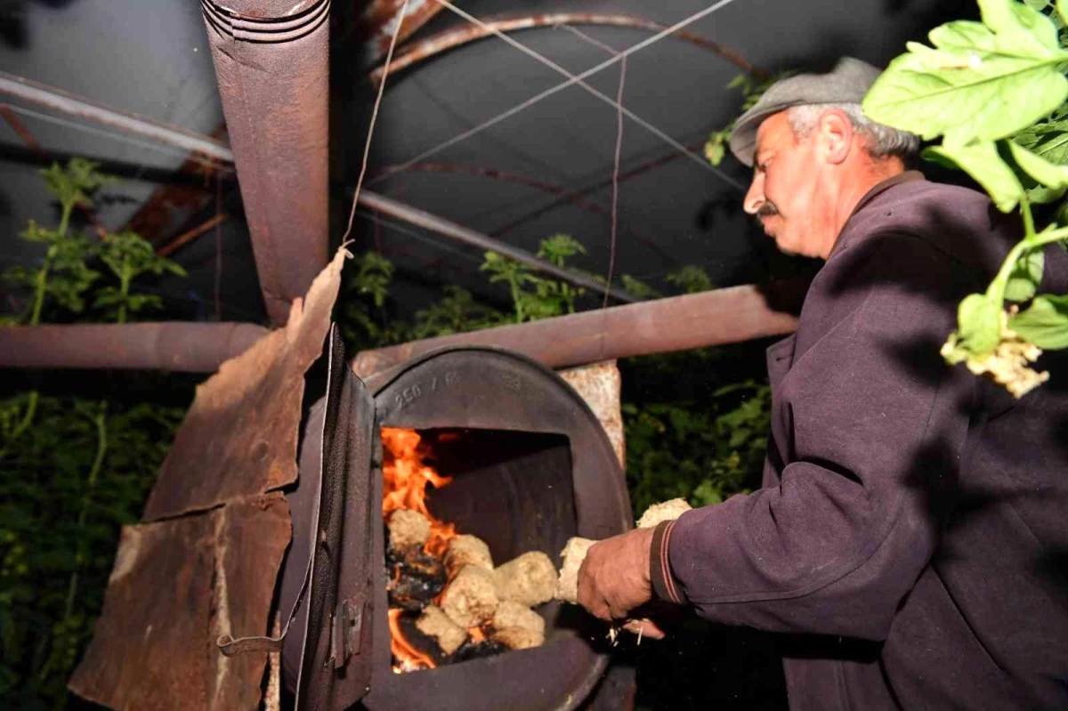 Konyaaltı\'ndan seracılara ücretsiz briket yakıt desteği