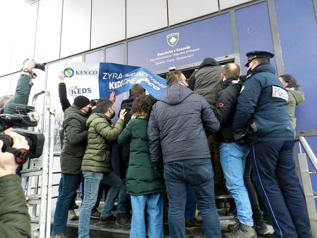 Kosova\'da elektrik zammına protesto