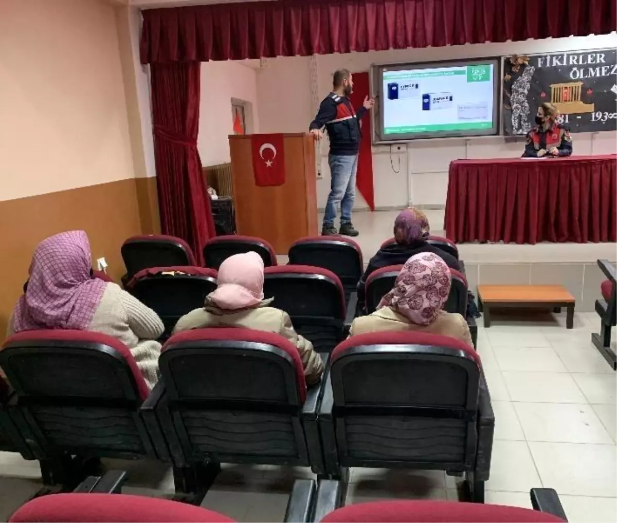 Kütahya\'da "En İyi Narkotik Polisi Anne" semineri