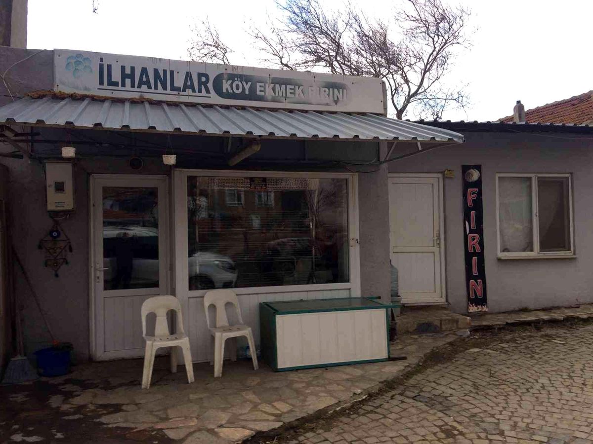 Muhtardan ihtiyaç sahibi ailelere ekmek desteği