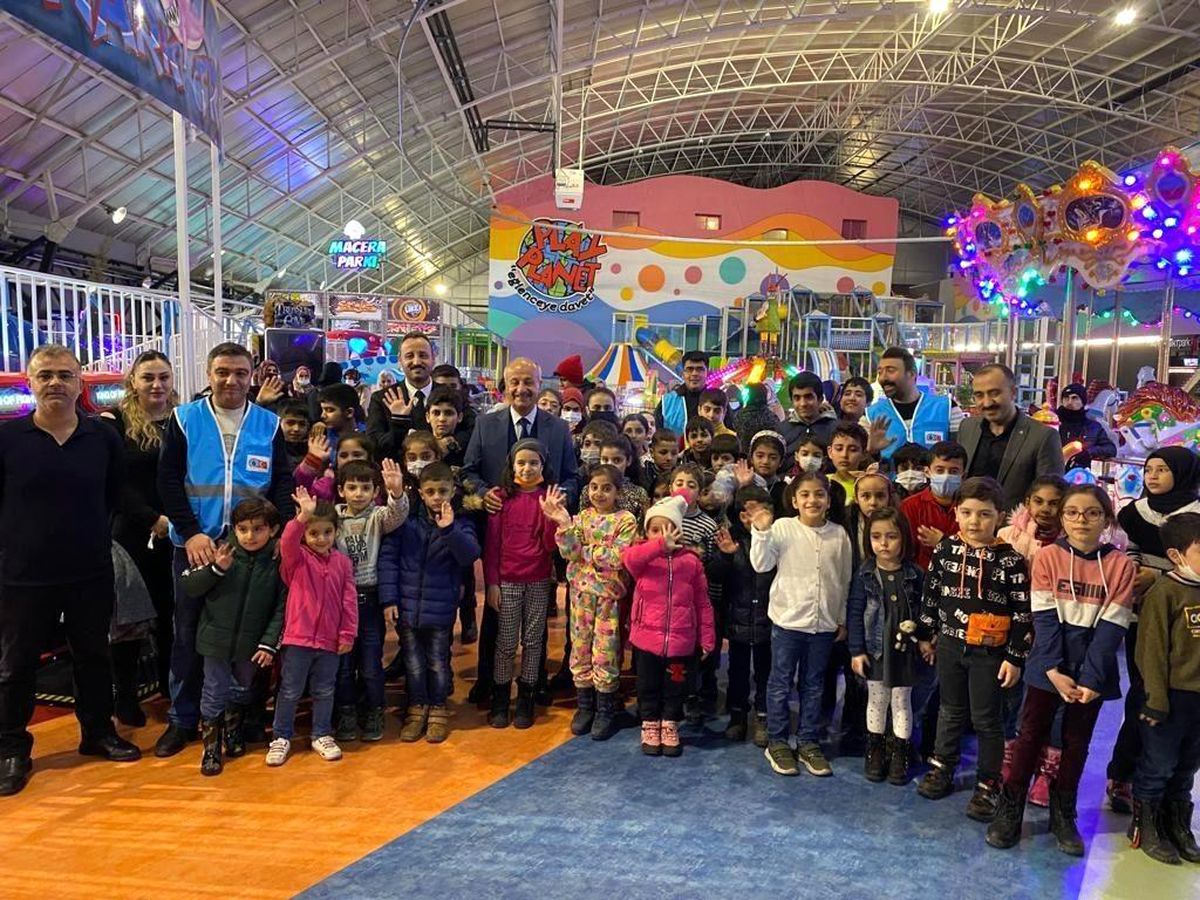 Siirt\'te yetim çocuklar aileleriyle birlikte eğlendi