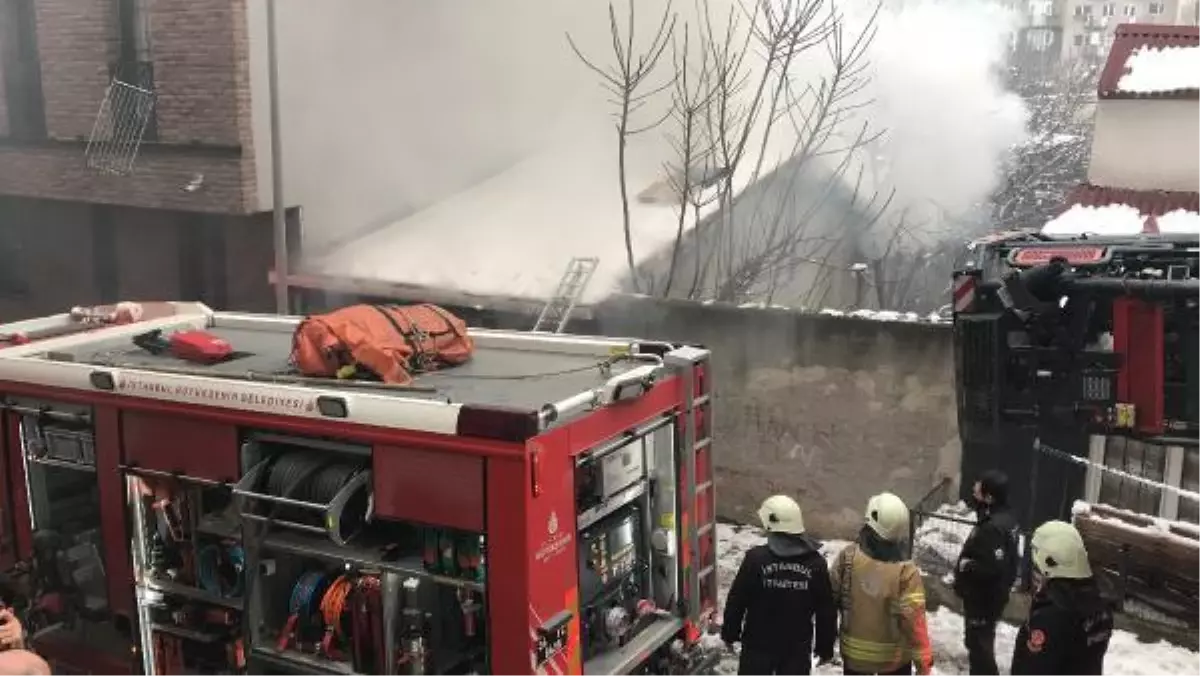 ŞİŞLİ\'DE TEK KATLI EVDE YANGIN ÇIKARAN KİŞİNİN KAÇTIĞI İDDİA EDİLDİ