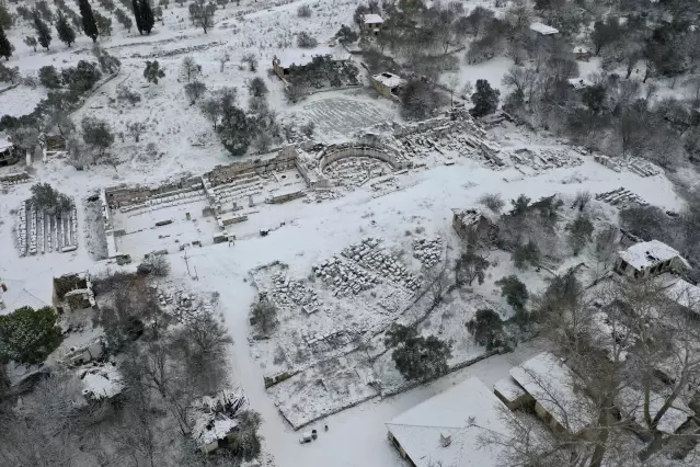 Stratonikeia ve Lagina Antik kentleri beyaz örtüyle kaplandı