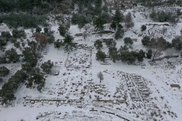 Stratonikeia ve Lagina Antik kentleri beyaz örtüyle kaplandı