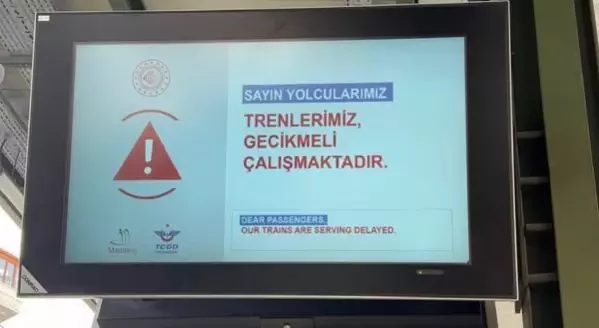 Marmaray arıza yaptı, yolcular raylarda yürüdü