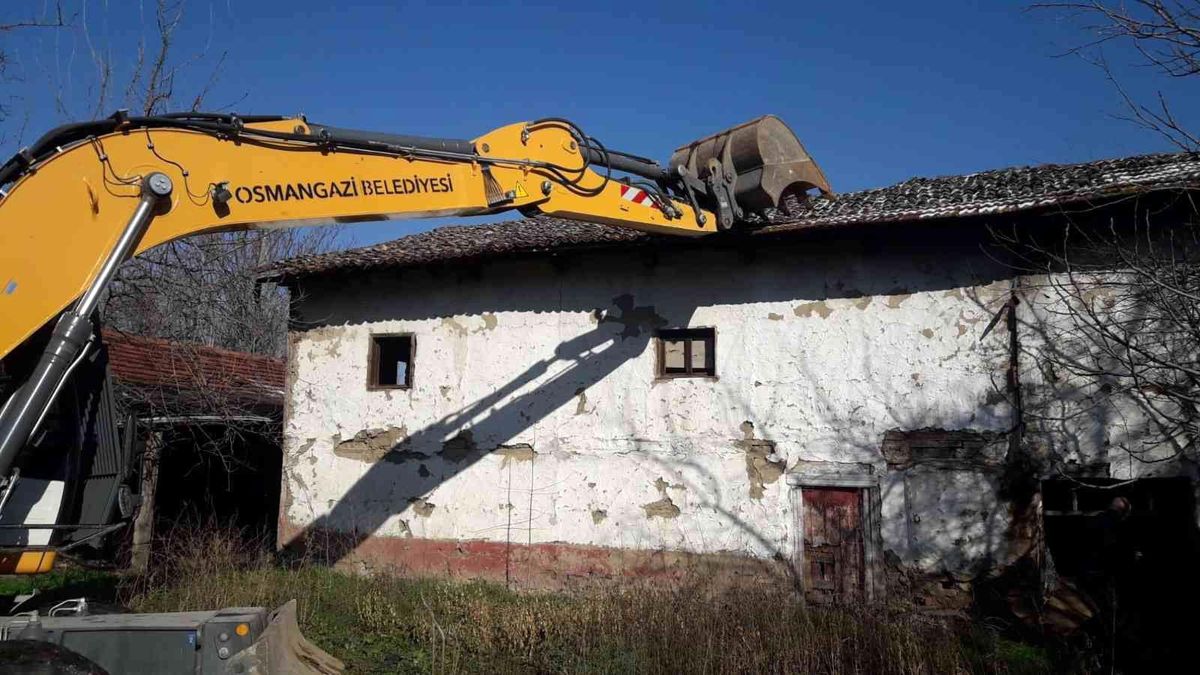 Suç yuvası metruk binalara yıkım