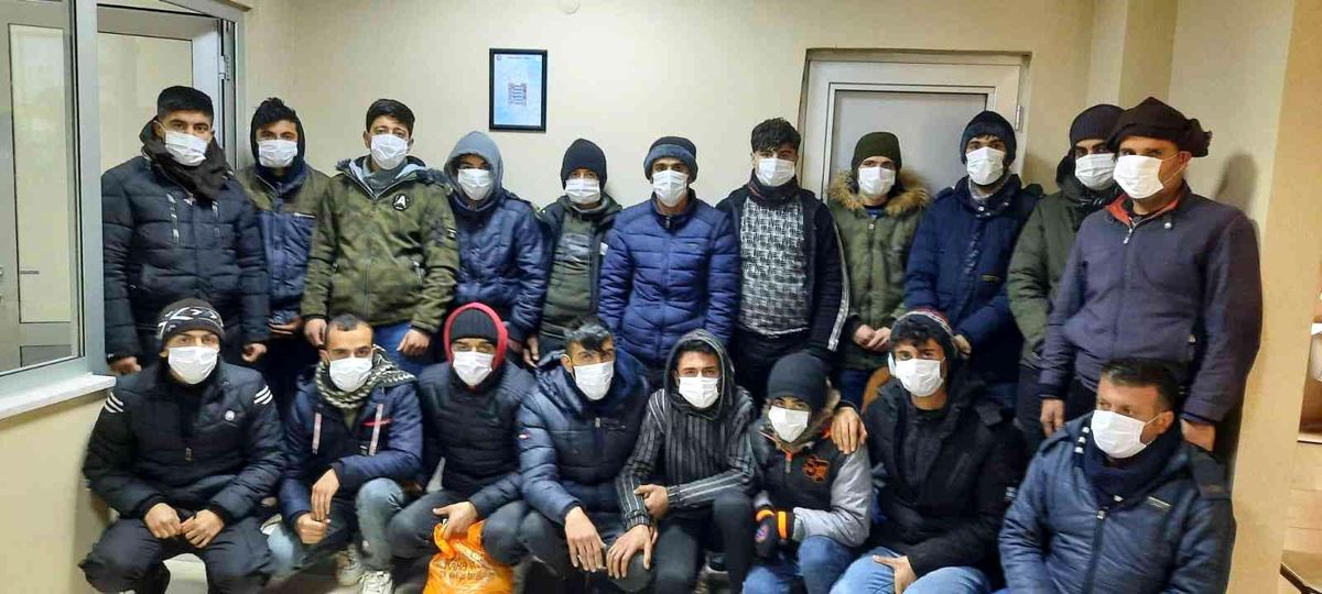TEM\'de durdurulan araçtan 21 kaçak göçmen çıktı