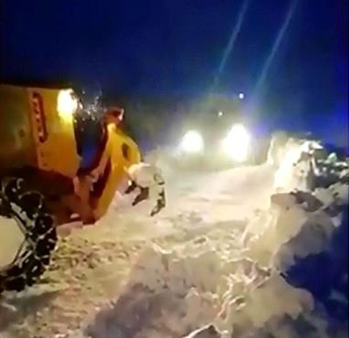 Yollar kapandı, ekipler hastalanan 85 yaşındaki vatandaş için seferber oldu
