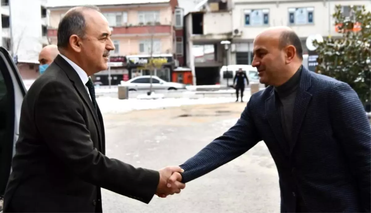 Altınova\'yı ziyaret eden Vali Erol\'dan canla başla çalışan ekiplere teşekkür etti