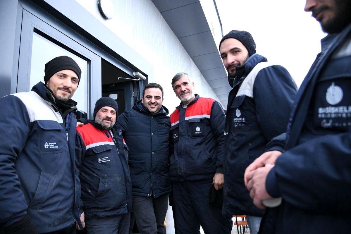 Başkan Özlü, sahadaki personellerle bir araya geldi