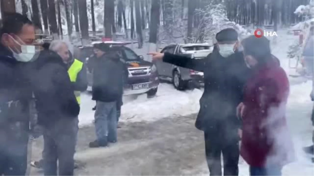 Başkandan karla mücadele ekibine mangalda balık ikramı