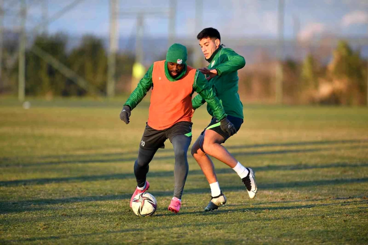 Bursaspor, Antalya kampında çift kale maç yaptı