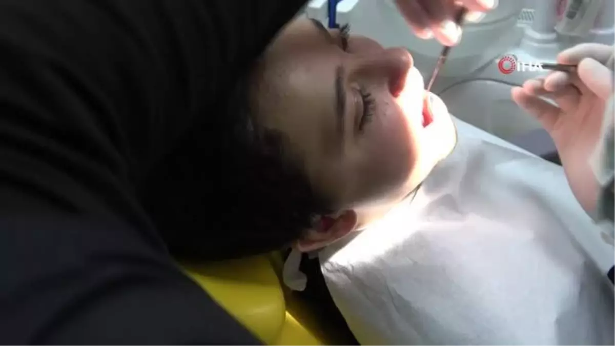 Diş çürümelerinin yüzde 85'i aşırı şeker bulunduran besinler