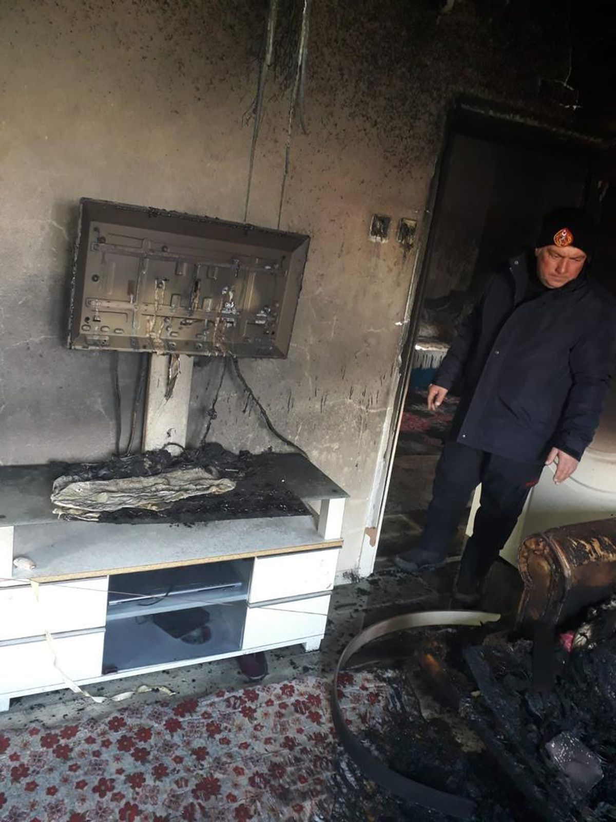 Edirne'de anne ve iki çocuğunu yanan evden komşuları kurtardı