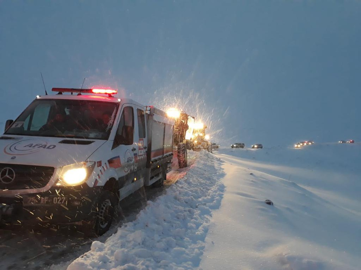 Erzurum Valisi Okay Memiş, Horasan ilçesindeki bir mezrada çığ altında kalan 2 kişinin cesedine ulaşıldığını bildirdi.