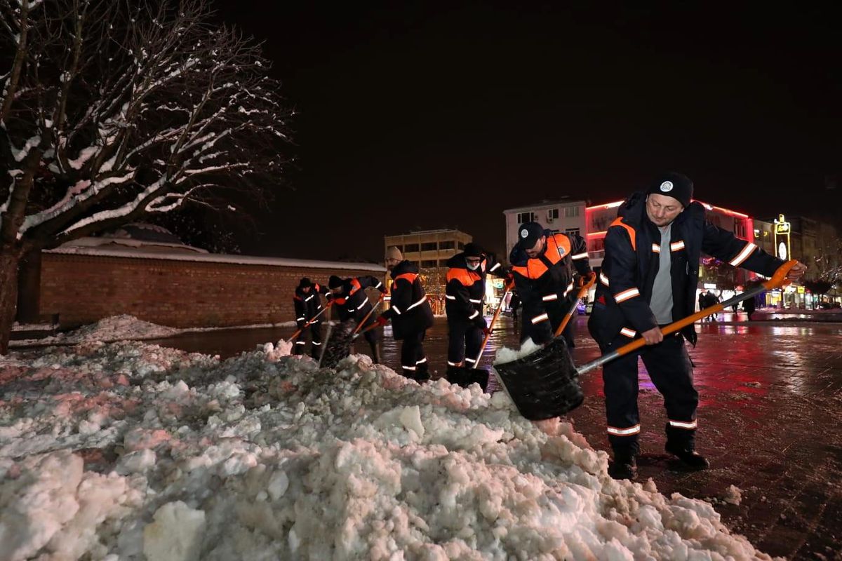 Gebze'de ekipler gece mesaisinde