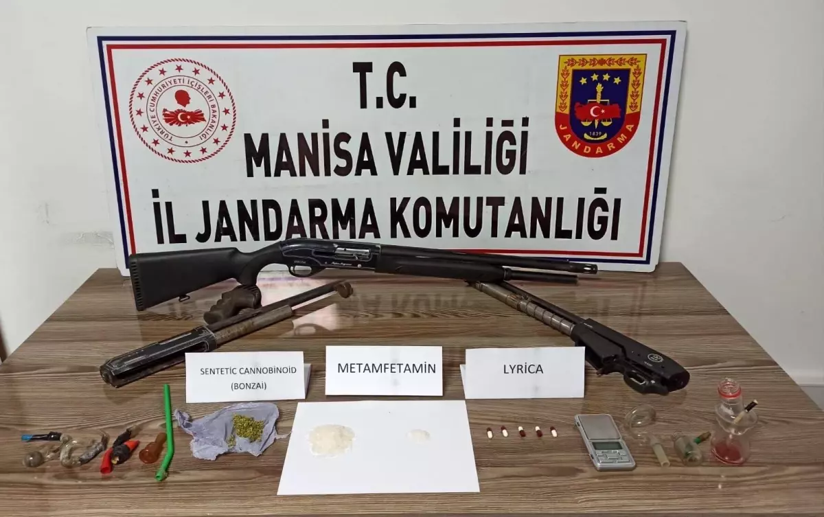 Göçmen kaçakçılığından aranan şahıs uyuşturucuyla yakalandı