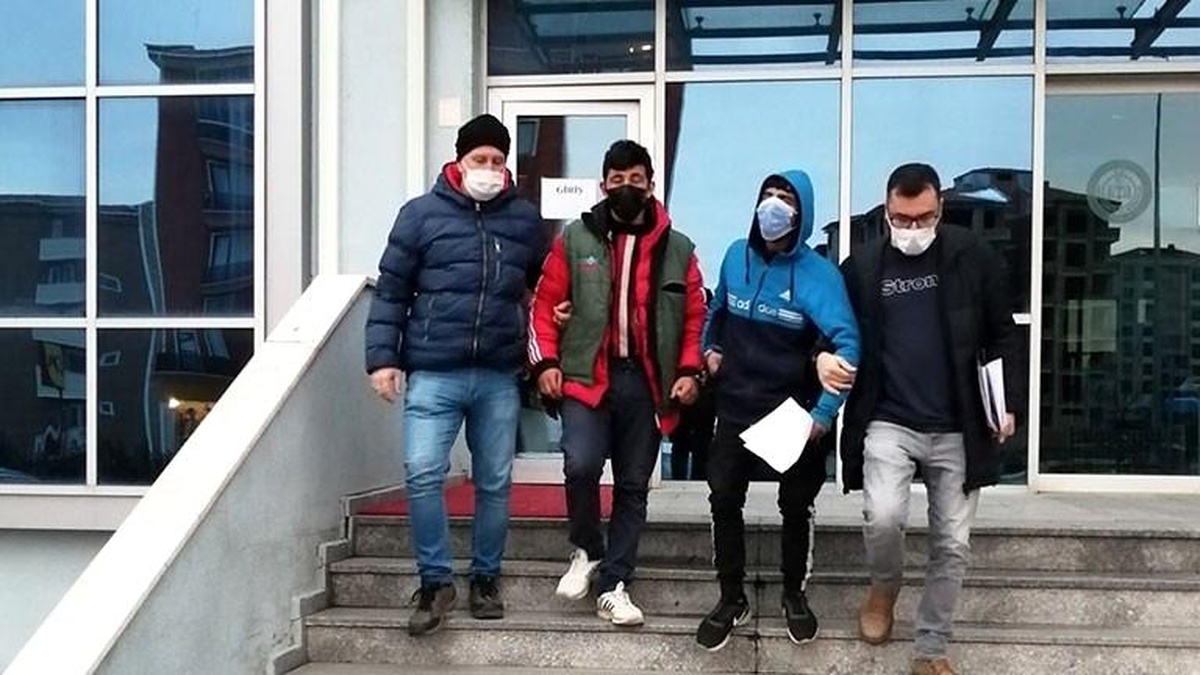 Hırsızlıktan aranıyordu, adliyede yakalandı