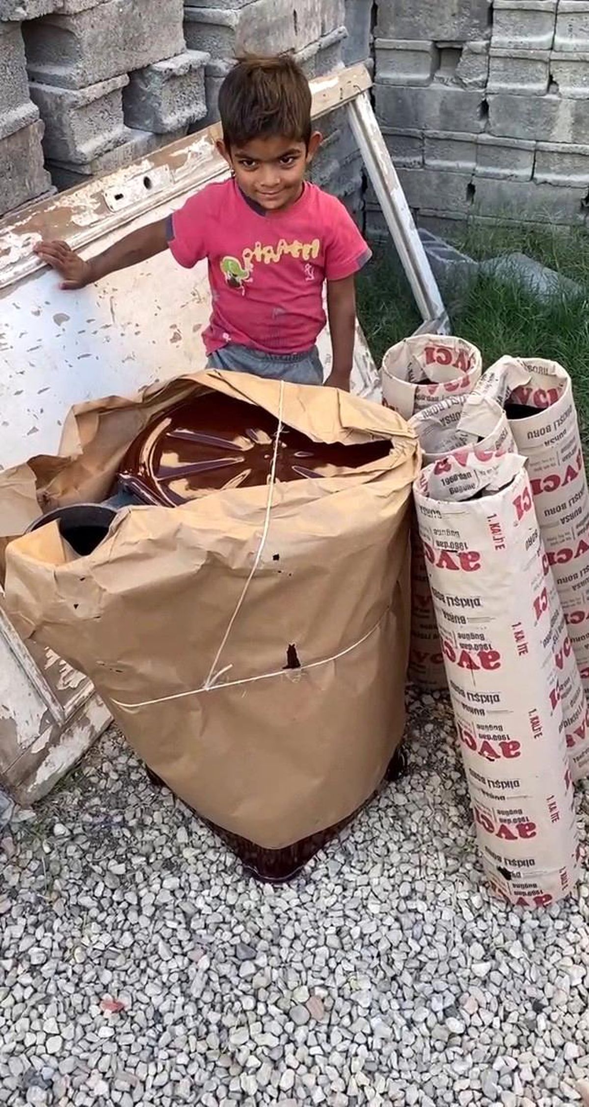 İhtiyaç sahibi ailelere soba dağıttı