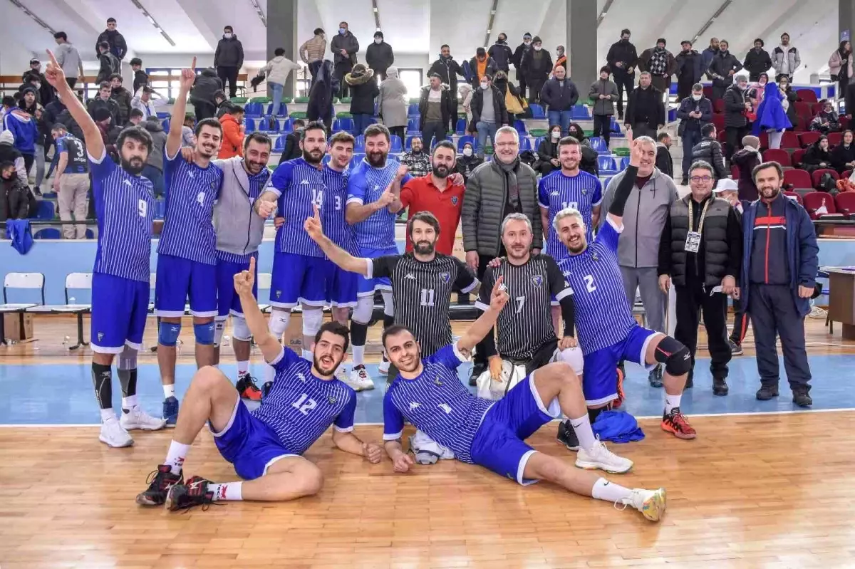 Karacabey Belediyespor voleybolda fırtına gibi