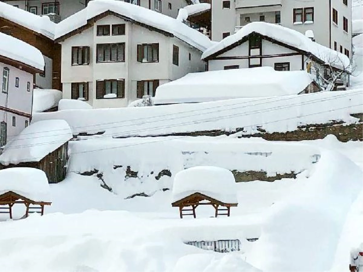 KASTAMONU\'DA ARAÇLAR, KARDA KAYBOLDU