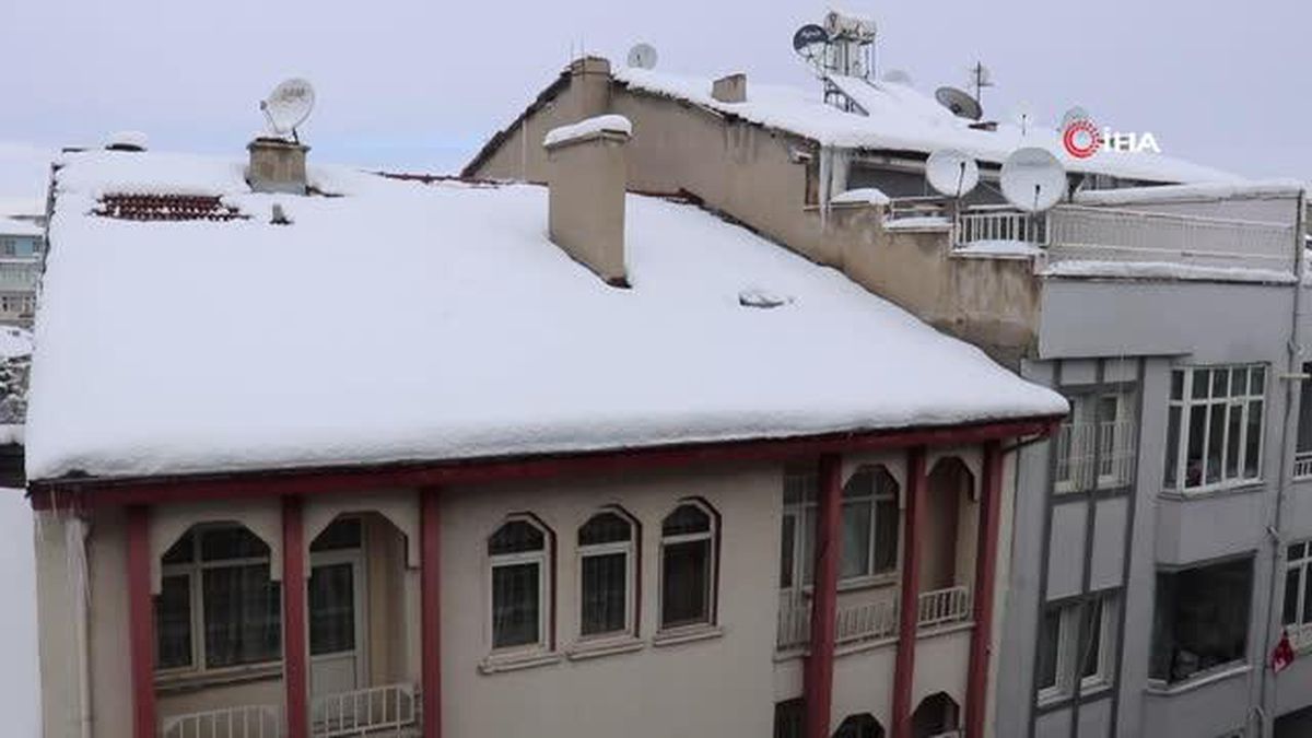 Malatya'da bir saat içerisinde 3 ayrı noktada çatı çöktü