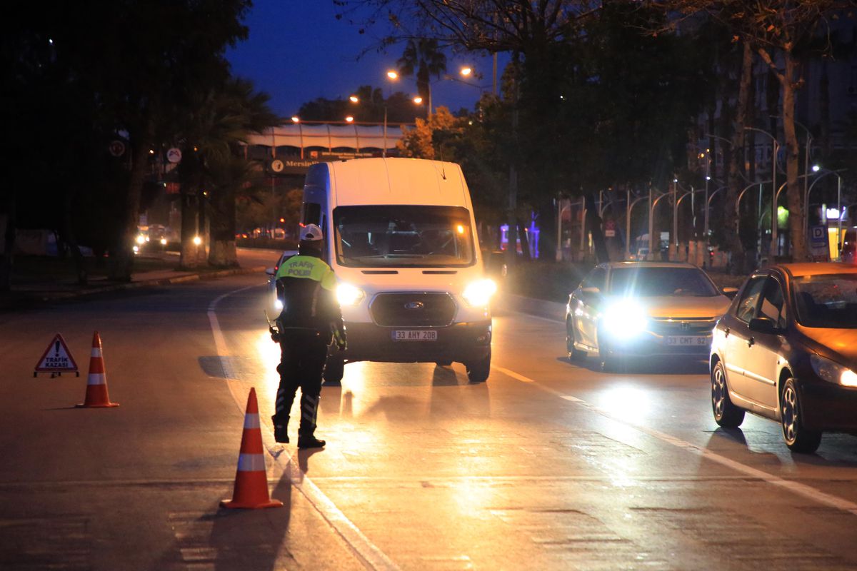 Son dakika haber: Mersin\'de silah kaçakçılığı operasyonunda 2 zanlı tutuklandı