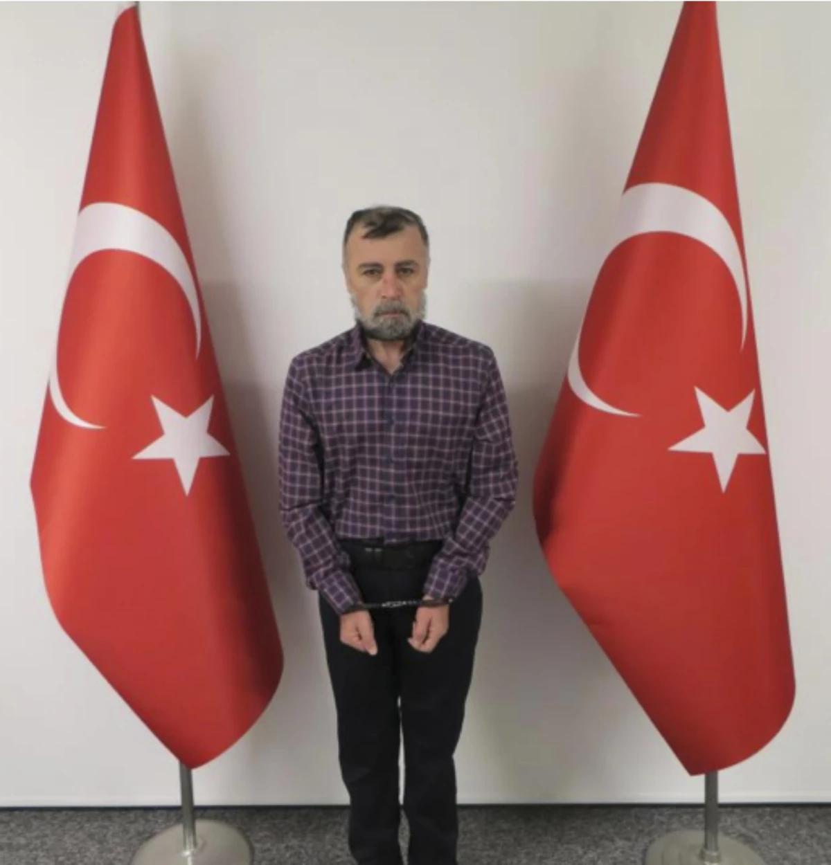 Necip Hablemitoğlu suikastinin katil zanlılarından kırmızı bültenle aranan Nuri Gökhan Bozkır, MİT tarafından yurt dışından Türkiye\'ye getirilerek...