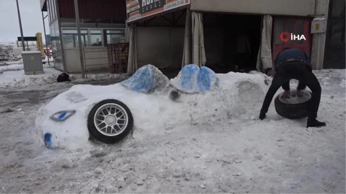 Sanayi esnafı 5 saatlik uğraşın sonuncunda lüks bir kardan araba yaptı
