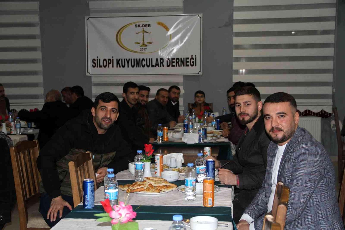 Silopi\'de kuyumcu esnafı yemekte bir araya geldi