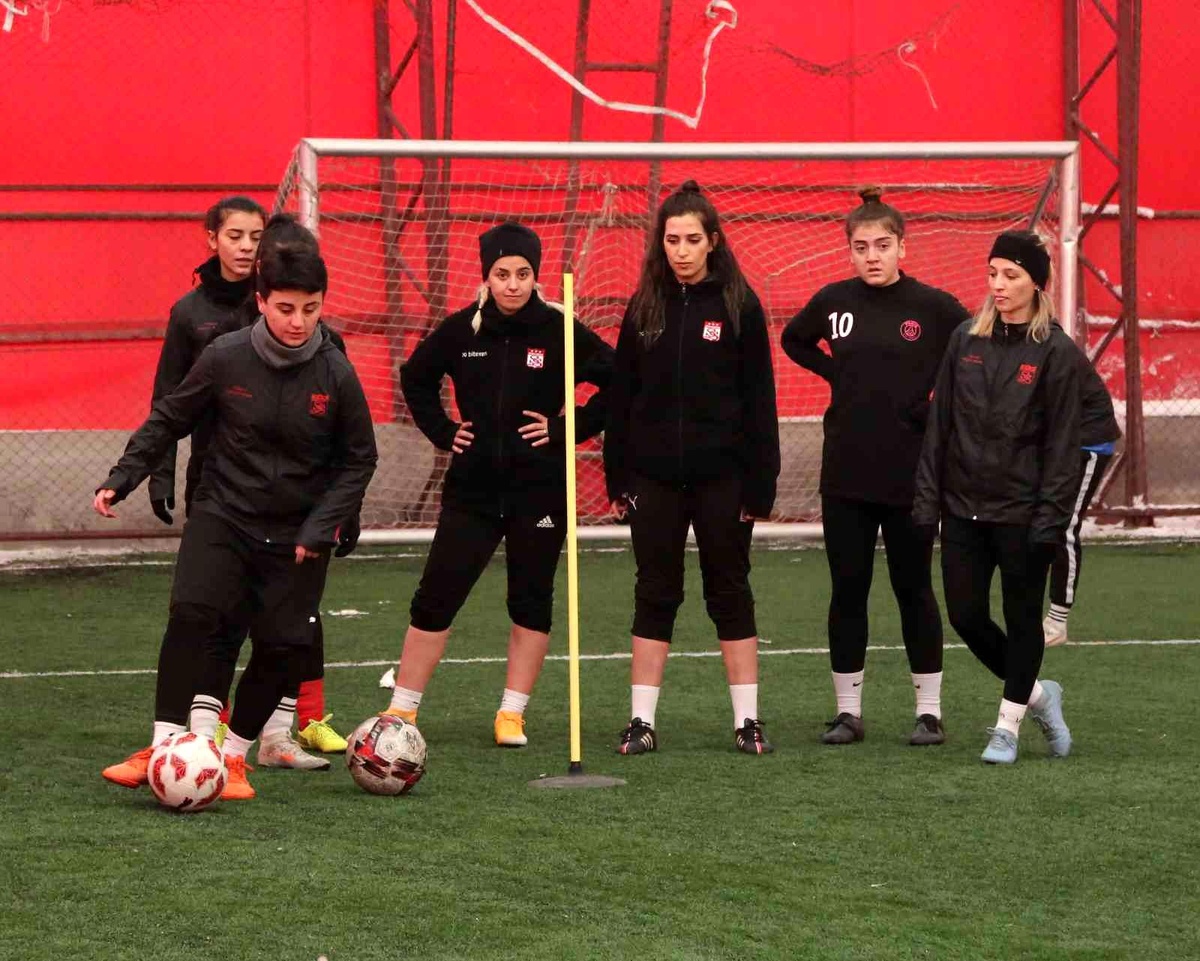 Sivasspor Kadın Futbol Takımı, galibiyete kilitlendi