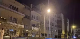 Toprak kayması iki apartmanı boşalttırdı