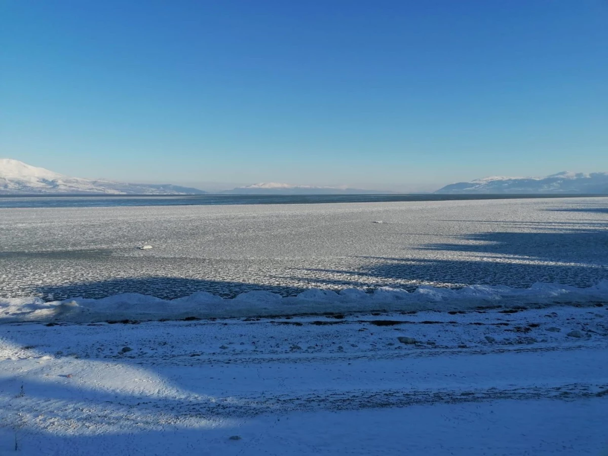 Son dakika! Türkiye\'nin 4. büyük gölü Eğirdir buz tuttu