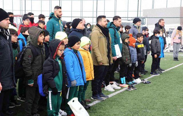 300 öğrenci futbol hünerlerini sergileyecek