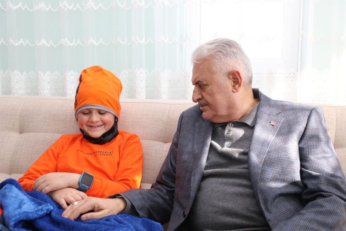 AK Parti Genel Başkanvekili Yıldırım\'dan Erzincan\'da köpeklerin saldırısına uğrayan çocuğa ziyaret