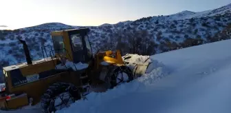 Kar nedeniyle mezrada mahsur kalan çobanlar kurtarıldı