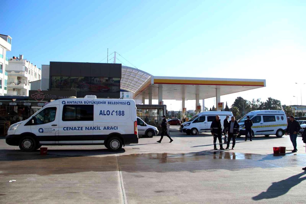 Antalya\'da cinayet: 1 ölü, 1 yaralı
