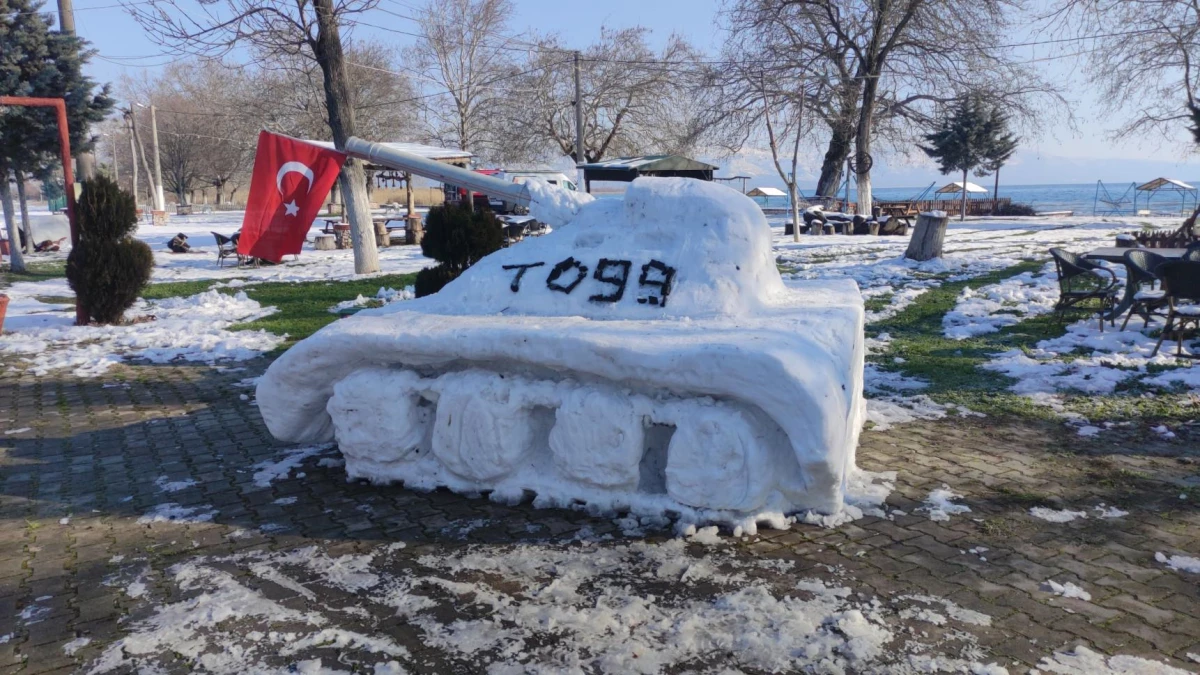 Bursa\'da kardan yaptıkları tankın adını TOGG koydular